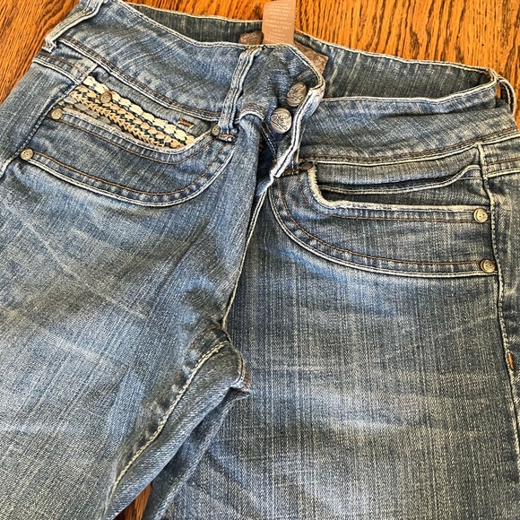 Candies vintage blue jeans with beautiful embroidered pockets and details - Picture 3 of 11